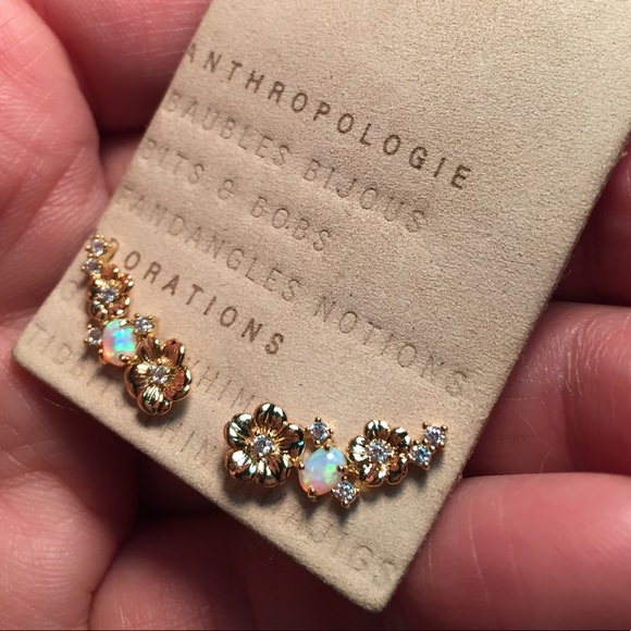 ⚡️SOLD⚡️NWT Anthro Floral Opal Gold Earrings - Picture 2 of 6